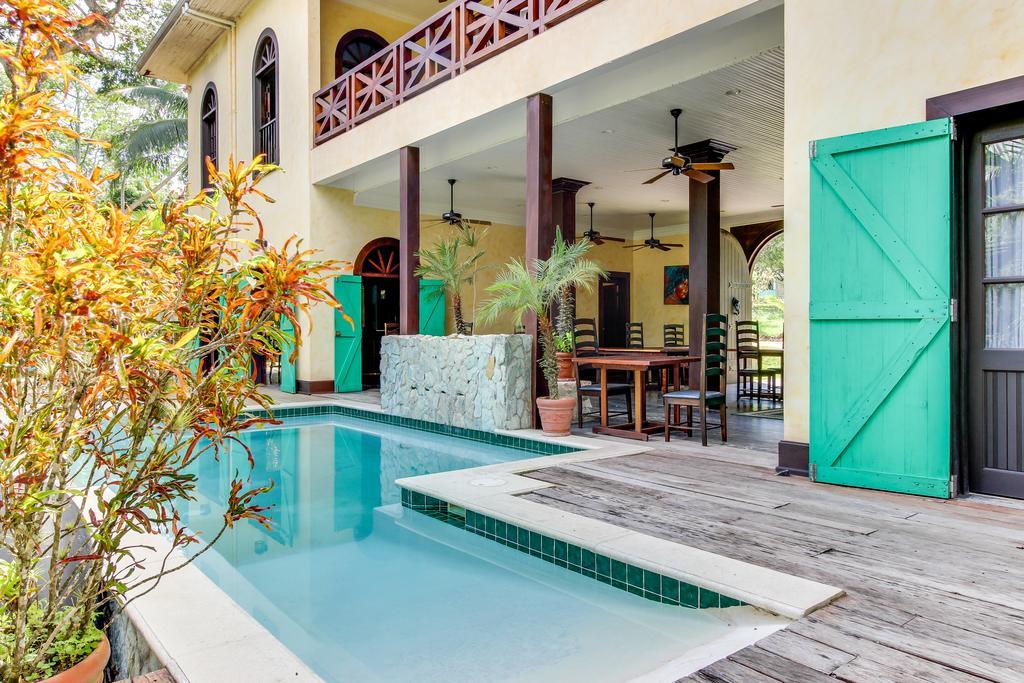 Family Suite @ Mahogany Hall San Ignacio Exteriör bild