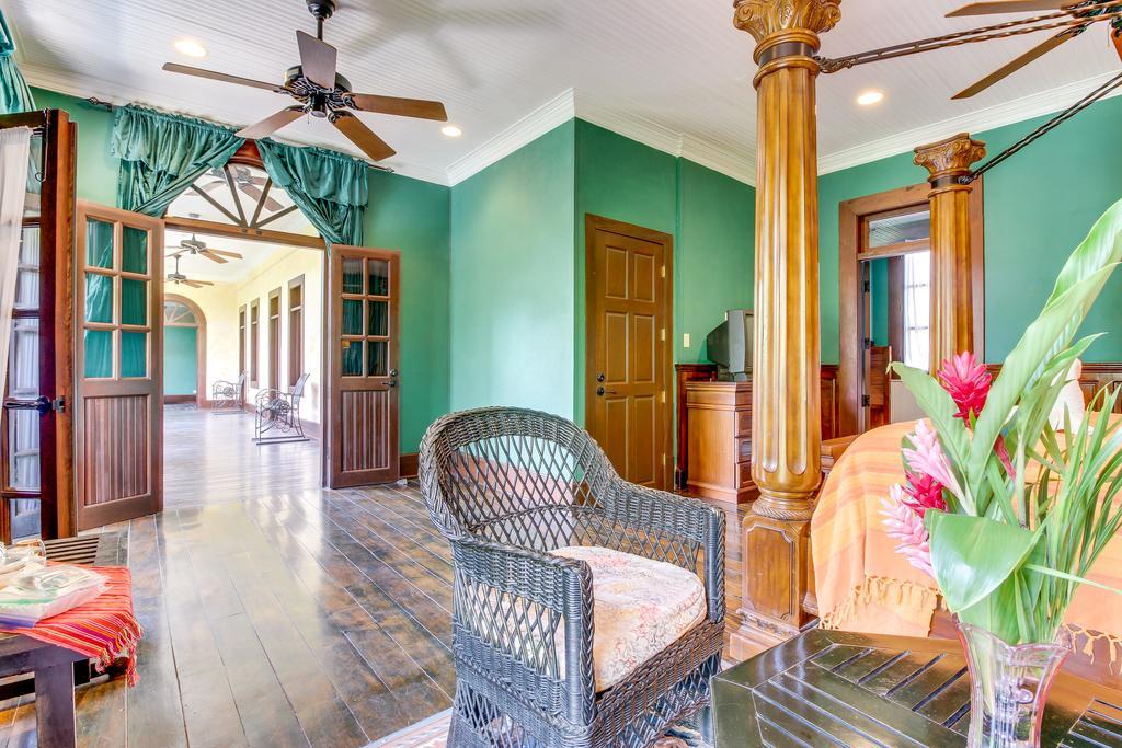 Family Suite @ Mahogany Hall San Ignacio Exteriör bild