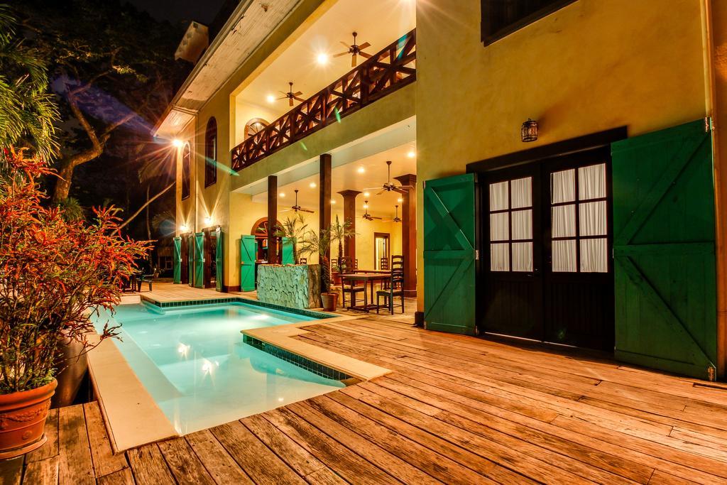 Family Suite @ Mahogany Hall San Ignacio Exteriör bild